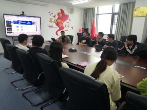 軟件工程系“企業(yè)專家進(jìn)課堂”系列活動 聚焦工業(yè)智能產(chǎn)品的研發(fā)與應(yīng)用軟件探究